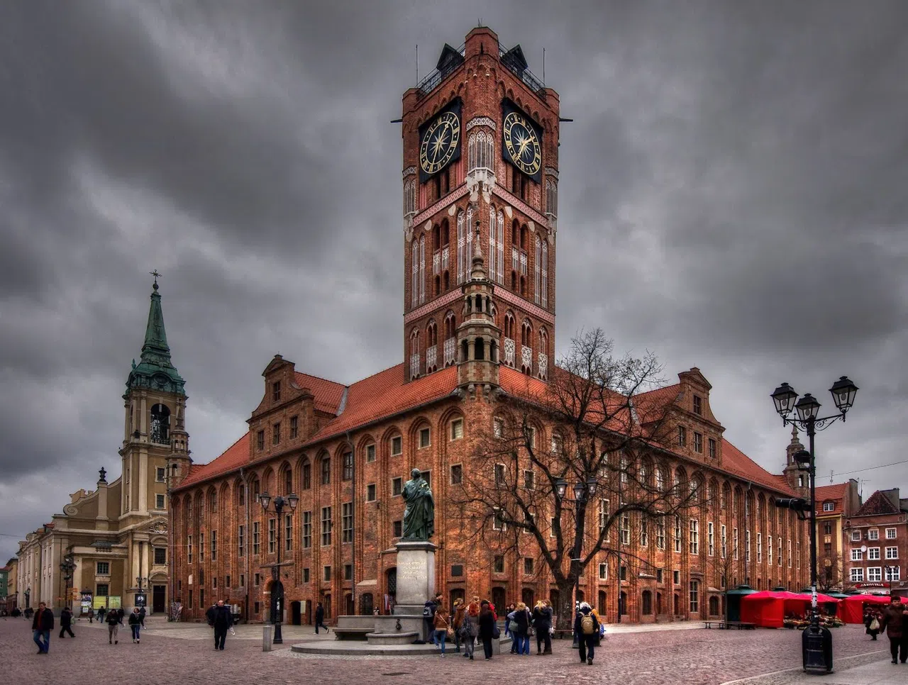 Walking Medieval Toruń from the Rynek to the Castle Ruins