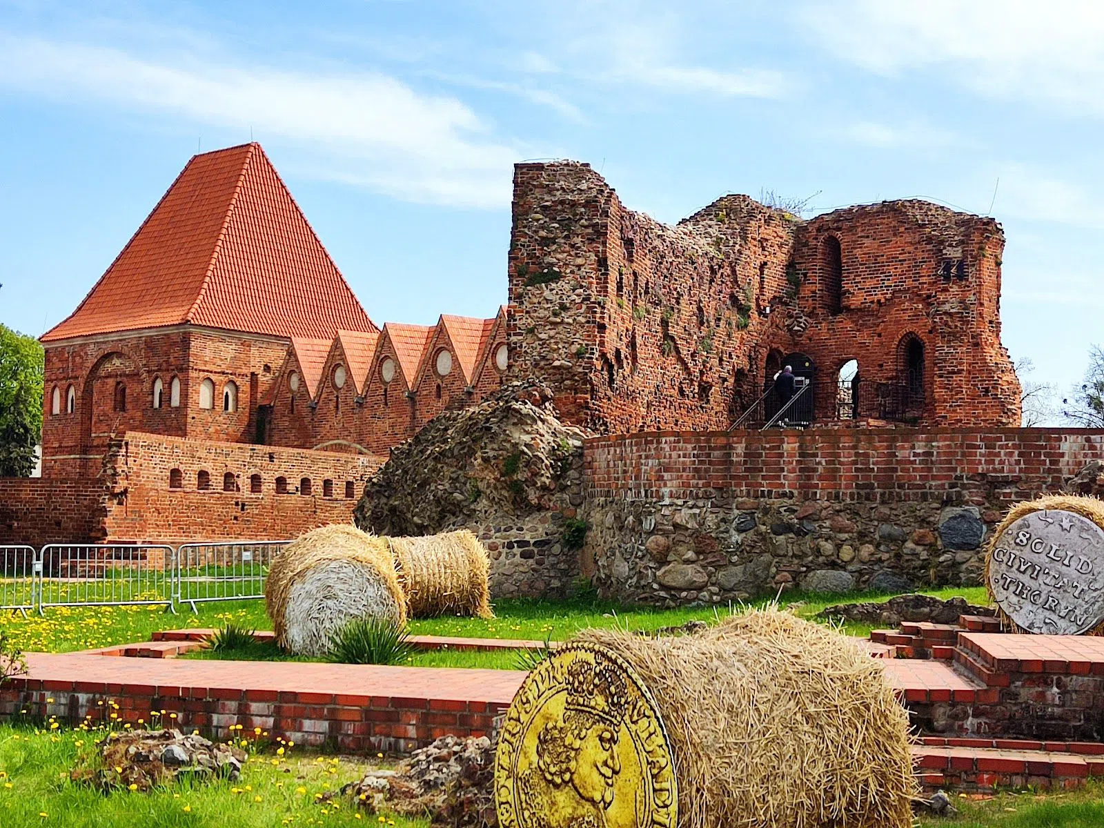 Ruins of the Teutonic Castle (Ruiny Zamku Krzyżackiego / Centrum Kulturalno-Kongresowe "Zamek Krzyżacki"), Torun